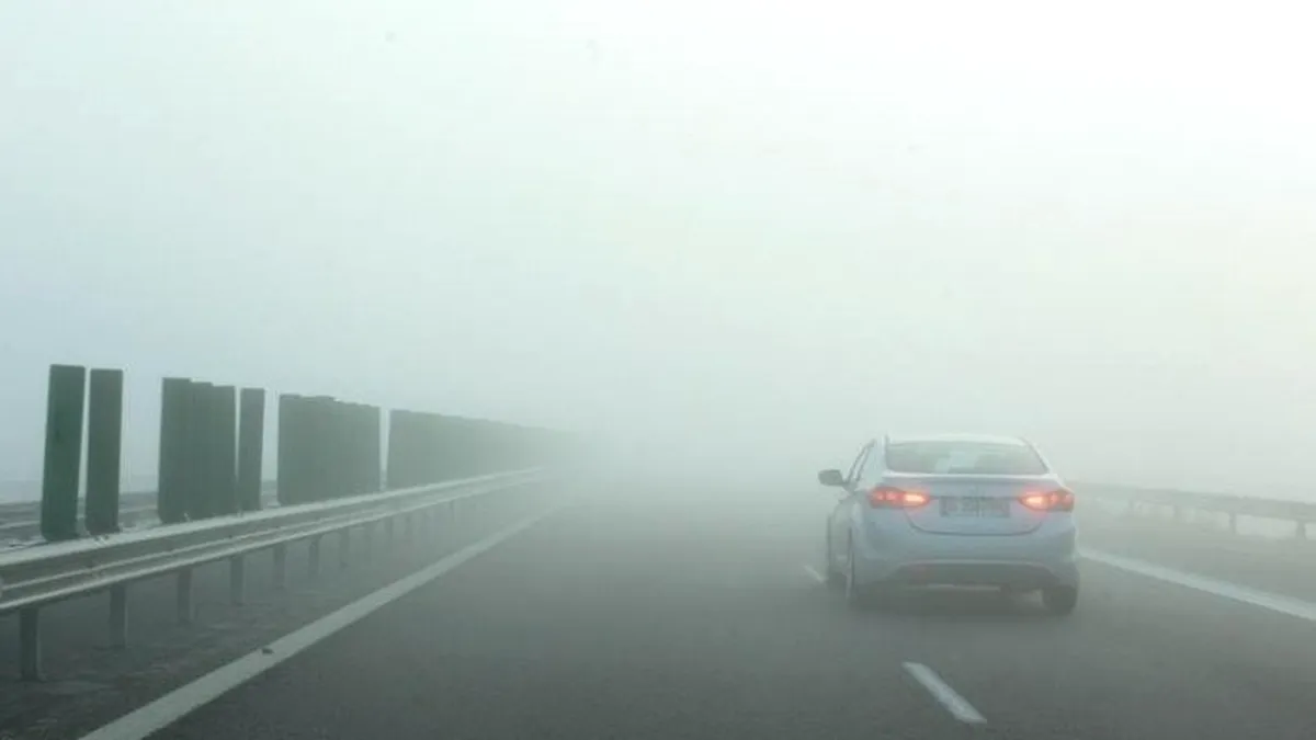 Atenție șoferi! Cod galben de ceață densă în 17 județe