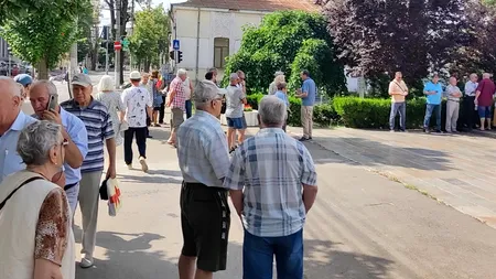 Protest în fața Primăriei Galați față de prețul apei potabile, cel mai mare din țară