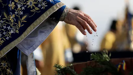 Preot reținut după ce a fost prins că întreținea relații sexuale cu un adolescent