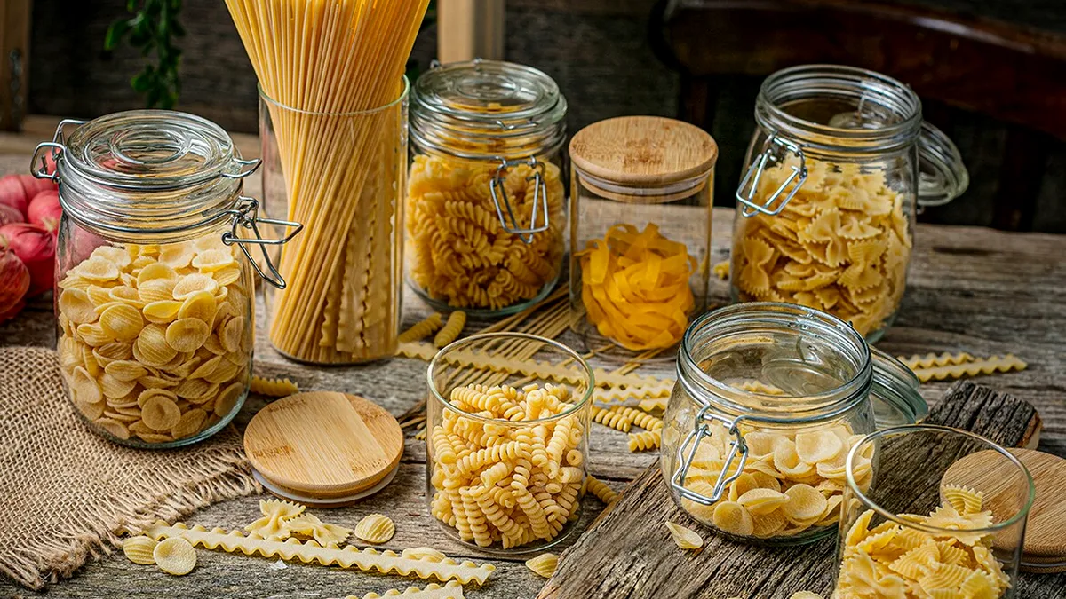 Alertă alimentară: 12 produse de larg consum, rechemate în supermarket. Ce rețea le-a comercializat