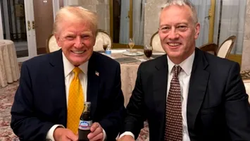 Dragostea lui Trump pentru Coca ar putea avea un preț mare pentru fanii Pepsi