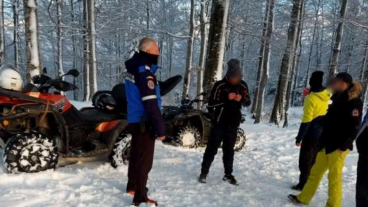 Jandarmeria: Amenzi de 4.000 de lei pentru 4 persoane ce se plimbau cu ATV-urile pe Muntele Mic, într-o zonă protejată
