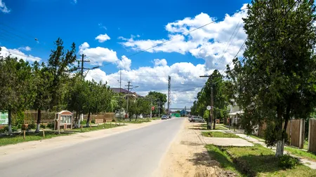 Realizările unui mandat: O comună bogată din Teleorman toacă banii pe pavele, garduri, gratare în curtea școlii și studii de fezabilitate inutile