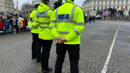 Huiduieli la manifestațiile oficiale din Iași: Liderii PSD și PNL, contestați de susținătorii AUR, inclusiv în timpul slujbei religioase”