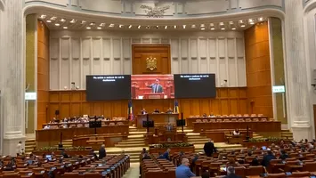 Scandal în Parlament: acuzații de propagandă rusească și insulte între USR și AUR. „Aplaudați cu banane în gură și cu banane în mână”