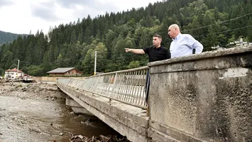 Critici pentru Bolojan, după vizita de la Broşteni „Este o bătaie de joc la adresa românilor”