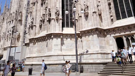 Șase turiști s-au urcat pe acoperișul catedralei din Como