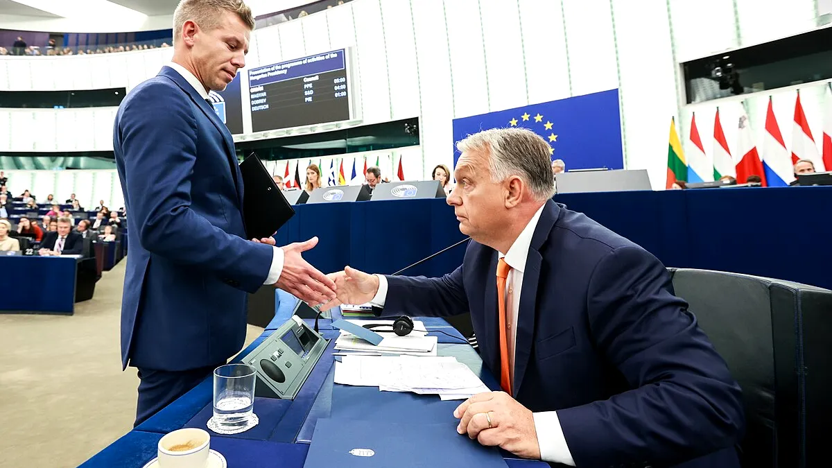 Pe jos pentru voturi. Peter Magyar, adversarul lui Orban, a ajuns în România