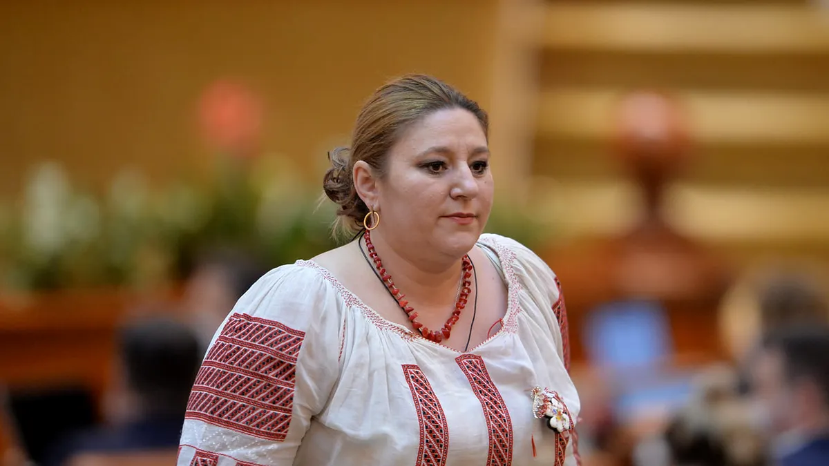 Diana Șoșoacă insistă și vrea la Cotroceni. A început să strângă semnături pentru a candida