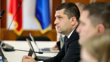 Scandalul CV-urilor trimise la Guvern: meritocrație sau vechiul joc politic?