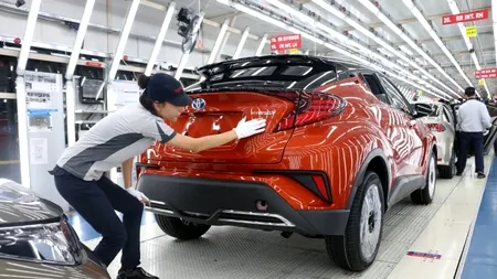 Toyota a redus producția globală, pentru a șaptea lună consecutiv. BMW și Ford, afectate de criză, în egală măsură