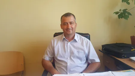 De 20 de ani votează același primar, în ciuda lipsurilor enorme. Comuna nu are apă, canalizare sau asfalt