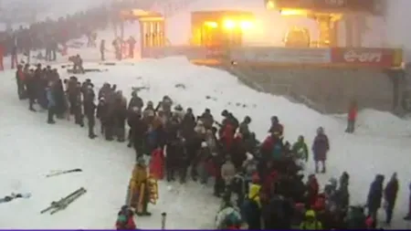 Mii de turişti la Sinaia la ski. Ce se întâmplă cu vremea de marţi