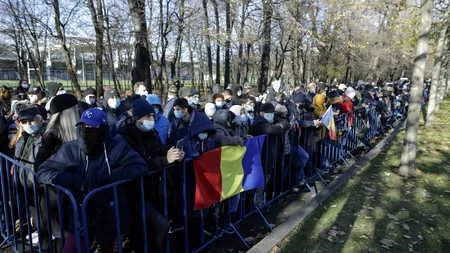 Bucureștenii, nemulțumiți de organizarea paradei de 1 Decembrie:”Nu ne-au lăsat să vedem militarii!”