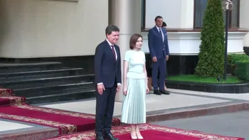 Nicuşor Dan sărbătoreşte Ziua Limbii Române cu o vizită în Moldova