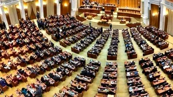 Guvernul preia frâiele Parlamentului. Ce reguli poate impune, în timp ce plenul e în vacanță