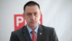 Atac PSD la adresa premierului. Mihai Fifor îl compară pe Ilie Bolojan cu „Jupuitu” din Moromeții