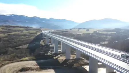 S-a semnat contractul de execuție pentru încă un lot din autostrada care unește românii! Va avea un cost de 33 milioane euro pe kilometru (VIDEO)