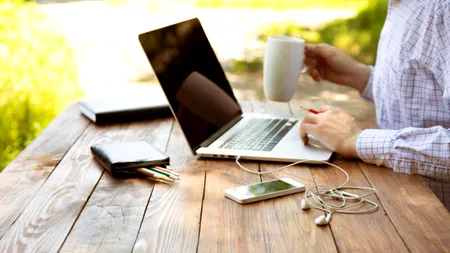 Munca de acasă în 2026: ce drepturi și beneficii oferă Codul Muncii