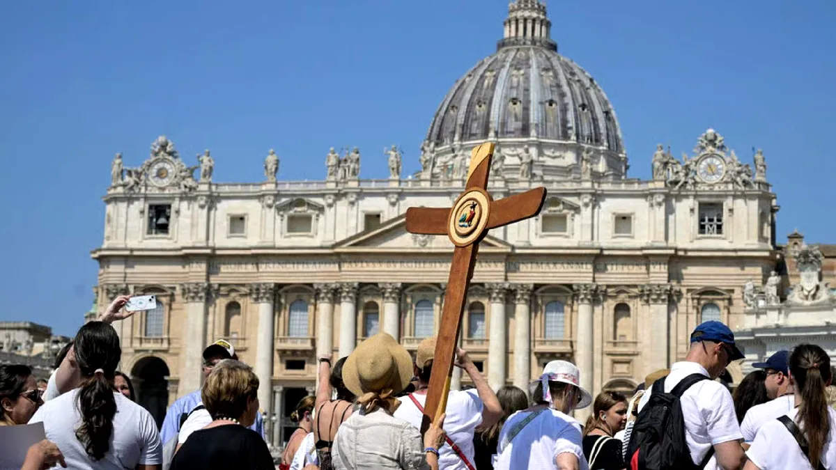 Scandal financiar la Vatican: Acuzații de manipulare ilegală a transferurilor bancare și posibile implicații de spălare a banilor