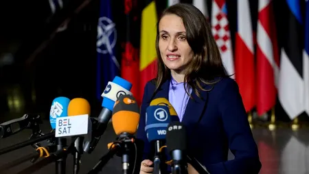 Când politica ajunge până la scara avionului