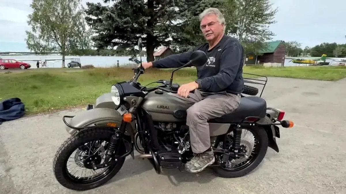 Motocicleta de la Putin: cadou cu ataș sau cal troian pe două roți?