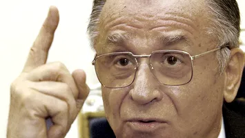 Editorial de profesor: Ce ar trebui să învățați din regimul Iliescu – o lecție despre democrație, justiție și memorie