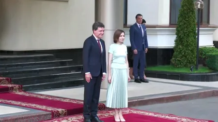 Nicuşor Dan sărbătoreşte Ziua Limbii Române cu o vizită în Moldova