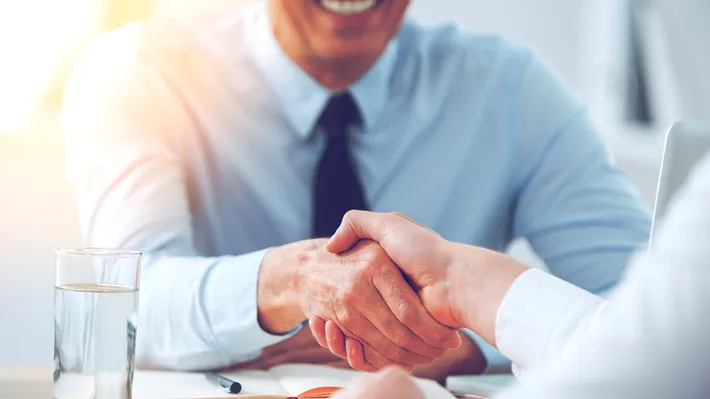 O țară europeană recrutează masiv: salarii de 3.000 de euro și angajări fără experiență pentru români