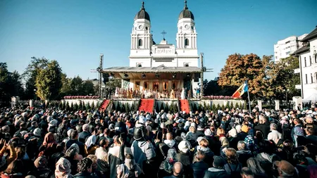 Pelerinajul politicienilor la Sfânta Parascheva. Cine s-a închinat la moaștele sfinte