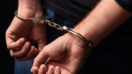 Un traficant de droguri din Mehedinți a evadat pentru că îi era dor de iubită