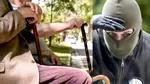 Atenție, pensionari! Escrocii vin direct la ușă, pentru a fura bani și alimente