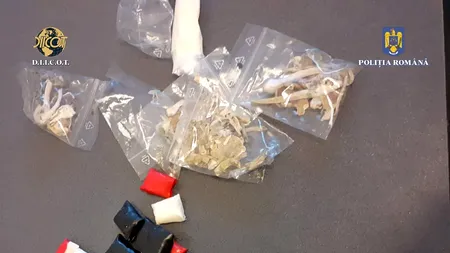 Droguri la Sunawaves: un bărbat a fost prins cu amfetamină, MDMA, ketamină, capsule cu 2C-I, methoxetamine, 2C-B