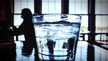 Apă gratuită în aeroporturi. CNAB anunță stații speciale la Otopeni și Băneasa