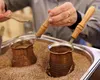 Ce se întâmplă în corpul tău când bei prima cafea a zilei. Pe stomacul gol e boală curată