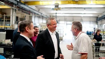 Posibile taxe vamale mai mari pentru importurile ieftine din afara UE. Anunțul lui Nicolae Ciucă