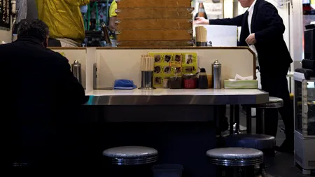 Avere făcută cu furturi de la muncă. Un român şi-a însuşit sute de mii de euro de la restaurantul la care lucra