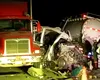 Tragedie pe şosea. 14 morţi şi patru răniţi după ce un microbuz a fost spulberat de un camion (VIDEO)