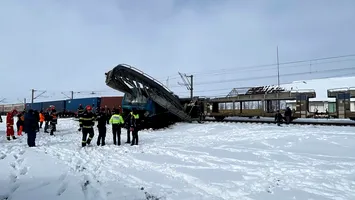 A fost redeschisă circulaţia feroviară pe linia unde două marfare s-au ciocnit, iar un mecanic de locomotivă a murit
