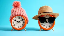 Ora de vară 2026: când trebuie să schimbăm ceasurile în România