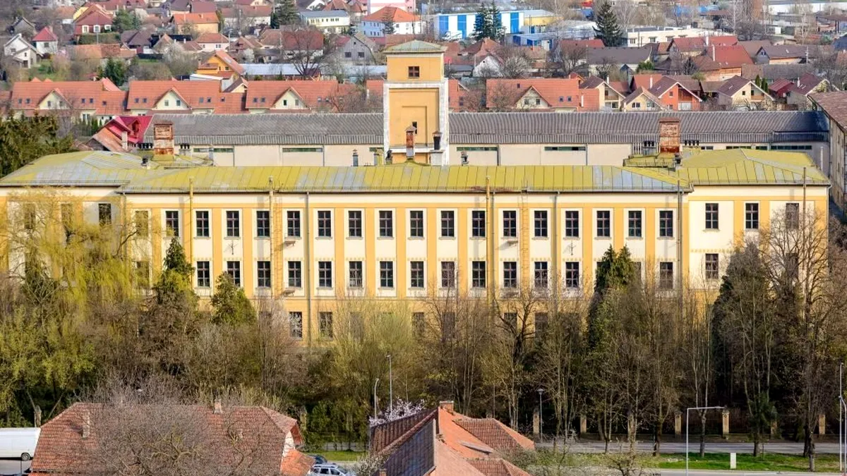 Primăria Sfântu Gheorghe va cumpăra Fabrica de Țigări din oraș și o va transforma într-o replică a Palatului Minunilor din Budapesta