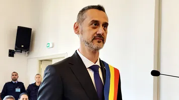 Din ciclul „primarii spun lucruri trăznite“. Edilul din Slatina ar vrea să scoată ședințele de Consiliu Local în stradă