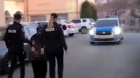 Femeie tâlhărită în plină stradă. Momentul atacului, surprins de camerele de supraveghere