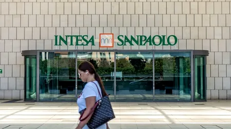 Intesa Sanpaolo negociază achiziția First Bank Romania