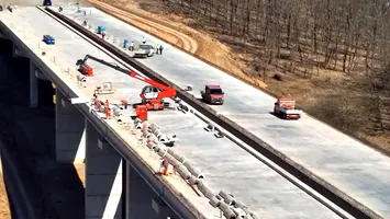 Cum se mișcă „armata portocalie“ a lui Umbrărescu pe Secțiunea Zimbor - Poarta Sălajului a A3 (VIDEO)