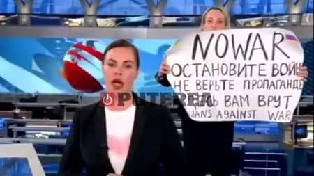 „Te mint aici!”. Protest în direct la cea mai mare televiziune de știri din Rusia (video)