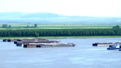 Războiul din Ucraina a redus cu 37% transportul internațional de mărfuri pe Dunăre