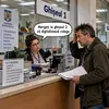 Papetărie cu internet. Statul îți știe salariul, contractul și contribuțiile. De ce te mai trimite cu buletinul și dosarul la Casa de Pensii?