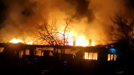 Harghita: Persoanele afectate de incendiul de la Gălăuțaș înnoptează la rude și la vecini. Autoritățile caută soluții de ajutorare