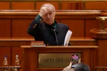 Guralivul TV Gigi Becali, marele „mut” din Parlament
